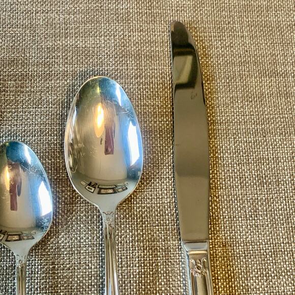 Rogers & Bros DAYBREAK ELEGANT LADY 5 Piece Place Setting Flatware Silverplated - Picture 6 of 13